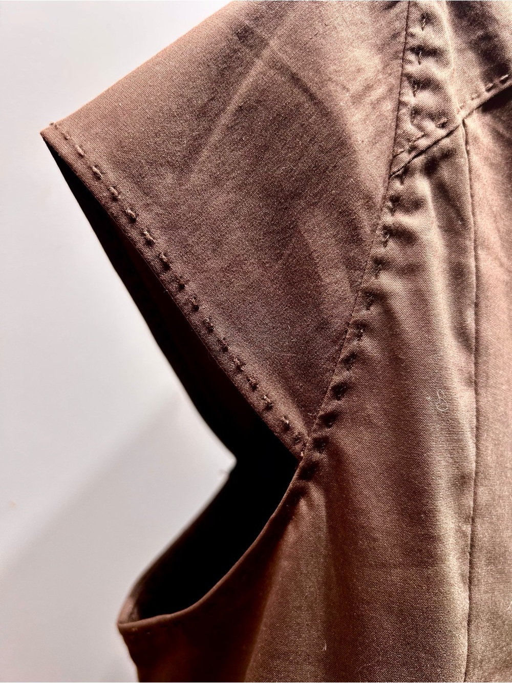 Per Se Carlisle Chocolate Brown Pleated Cap Sleeve Blouse Stretch Size 10. NWT - Picture 7 of 12
